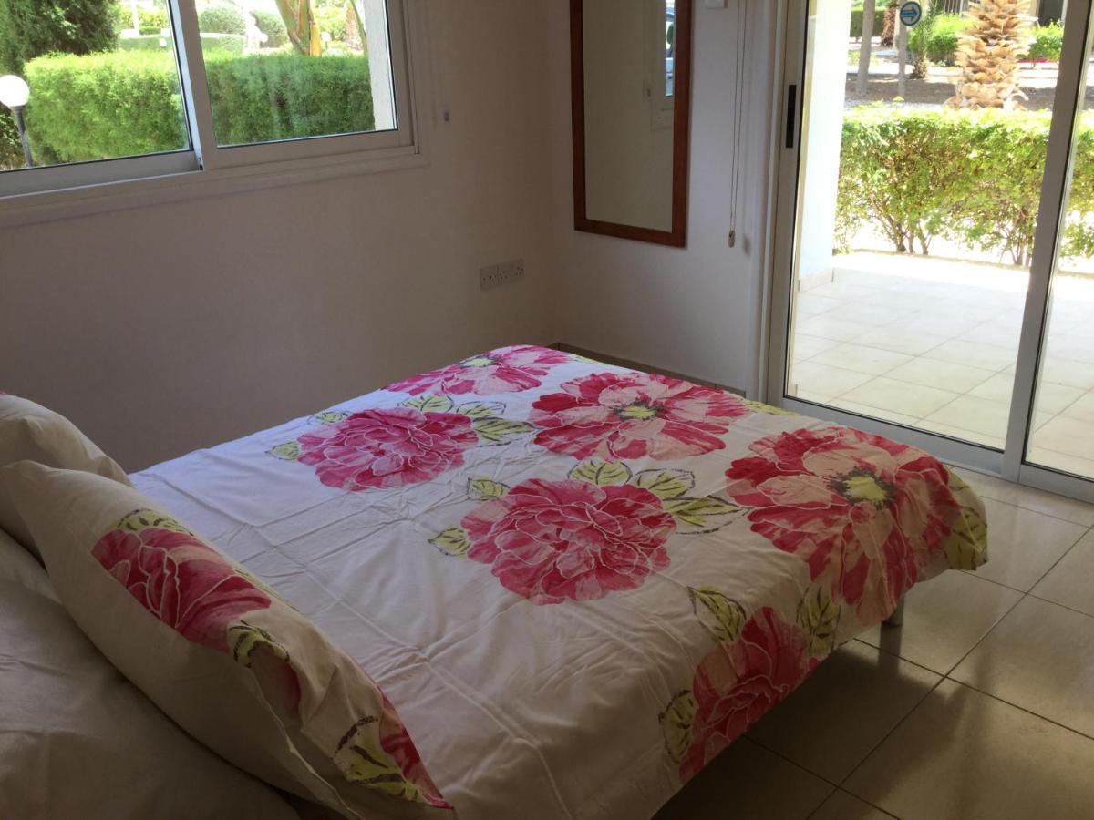 Poolside 2 Bedroom Apt, Paphos Riviera, Universal Area Exterior foto