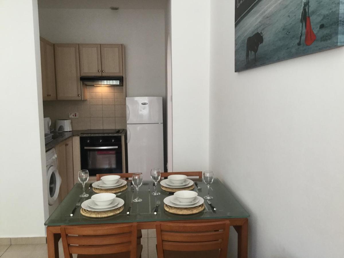 Poolside 2 Bedroom Apt, Paphos Riviera, Universal Area Exterior foto